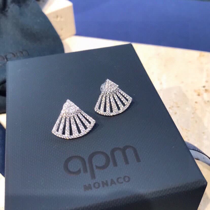 APM Monaco Elegant Fan-Shaped Diamond Stud Earrings